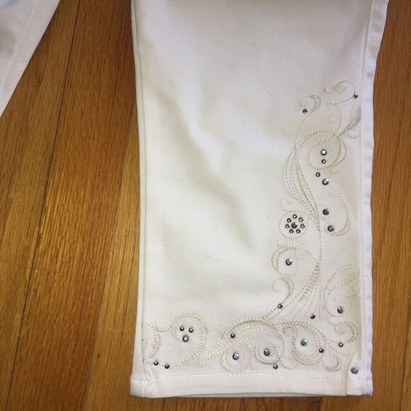 — Hannah — Beautiful Small White Capris NWT  - Picture 6 of 11